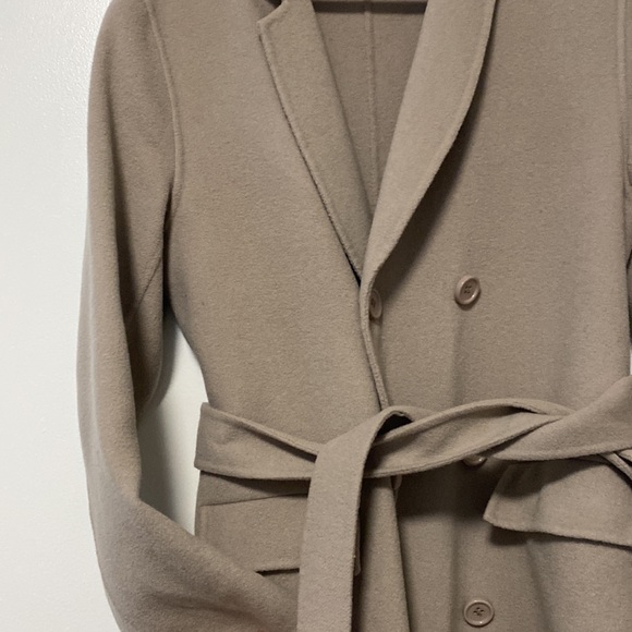 Classy Women’s Woolen Coat - Picture 2 of 3